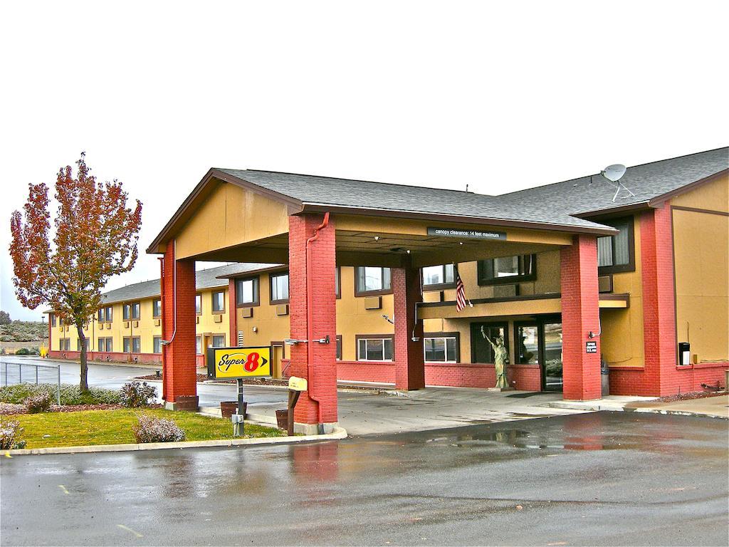 Super 8 By Wyndham Baker City Exterior foto