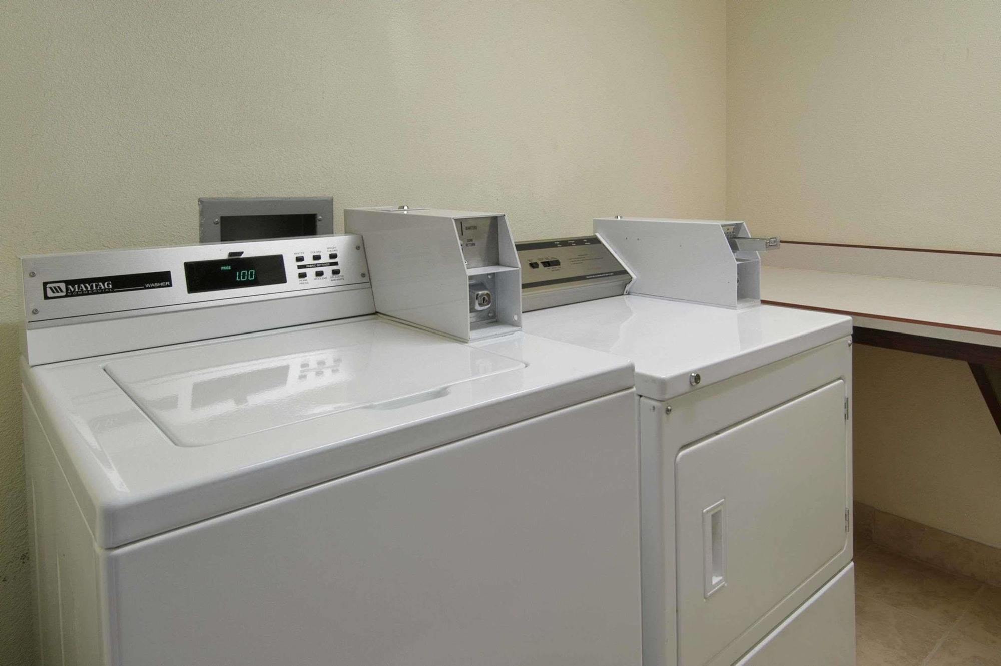 Super 8 By Wyndham Baker City Facilidades foto